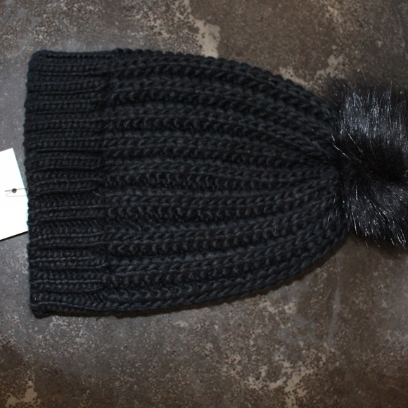 Jaanuu, Black cable knit pom pom beanie and key hole  scarf - Picture 6 of 12
